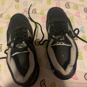Used volleyball shoes size 6 in womens